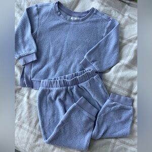 Gap lavender color soft fleece sweatsuit size 3T